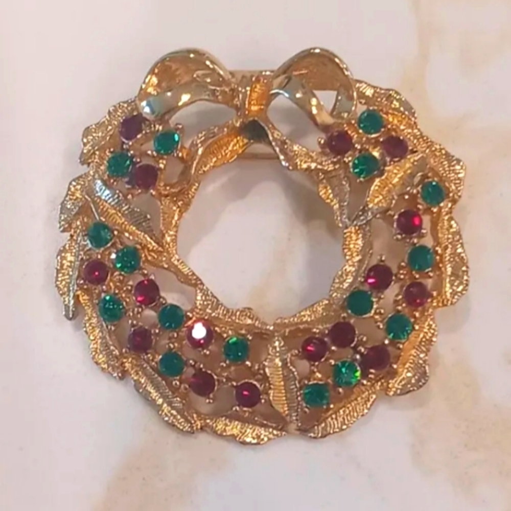 Vintage Eisenberg Ice Christmas Wreath Brooch Red Green Rhinestones Signed Pin